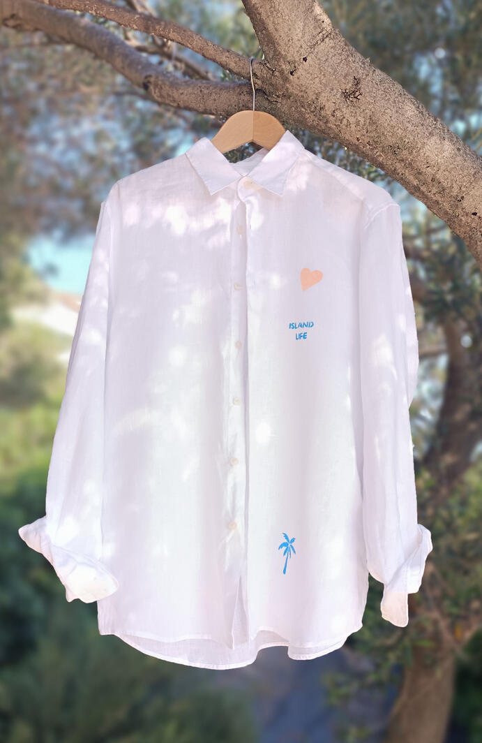 Linen shirts in Korčula boutique, locally printed Pomalo collection